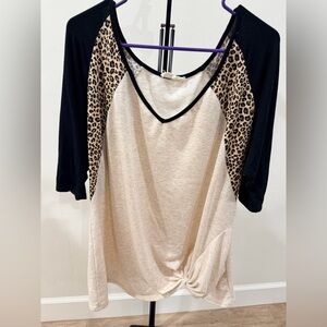 a.gain Leopard Contrast Raglan Twist Top – 2XL (26” PTP)